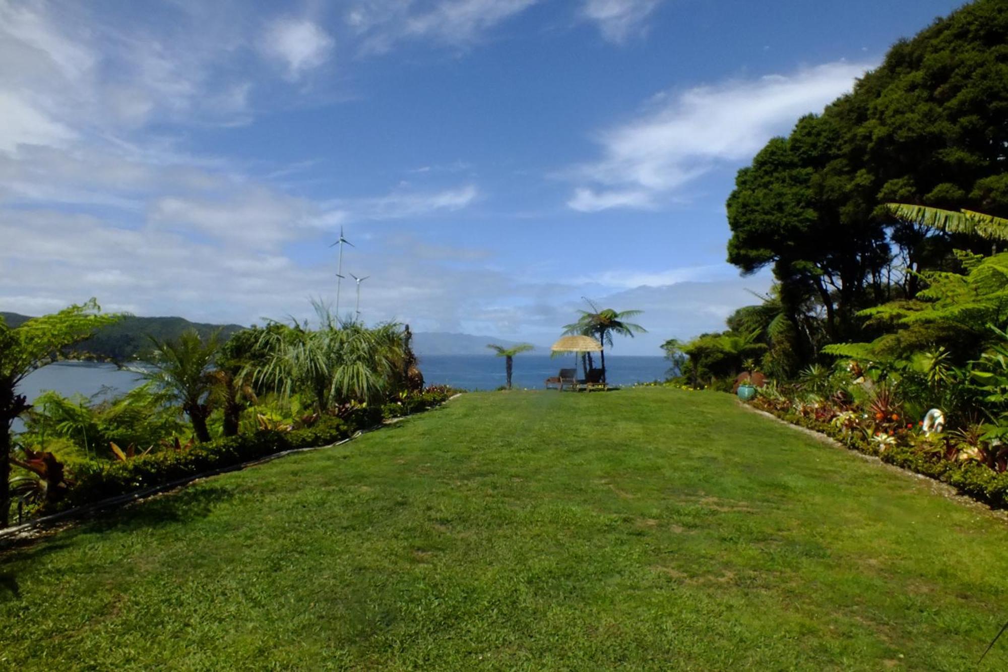 Fantasy Island - Private Seaview Cabins Tryphena Exterior photo